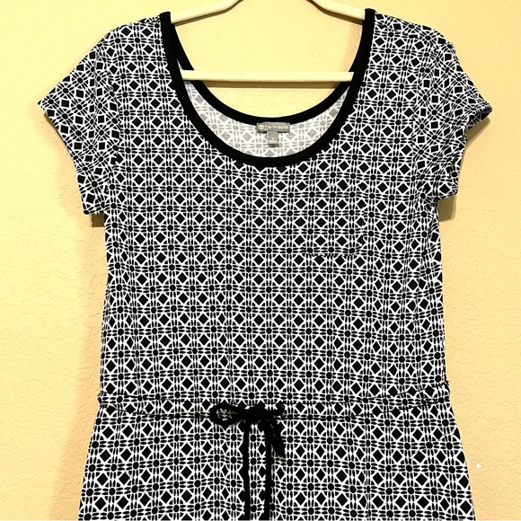 T by Talbots Drawstring Waist Short Sleeve Geometric
Print Maxi Dress - Picture 3 of 13